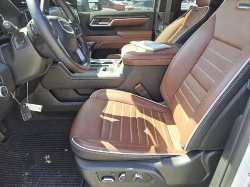 Used 2025 GMC Sierra 2500 Denali Ultimate w/ Max Trailering Package AWD/4WD image 6