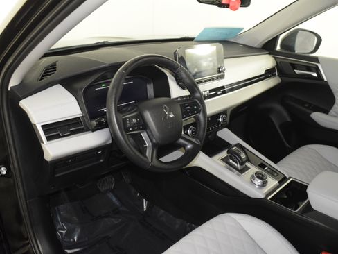 Used 2024 Mitsubishi Outlander SEL image 37