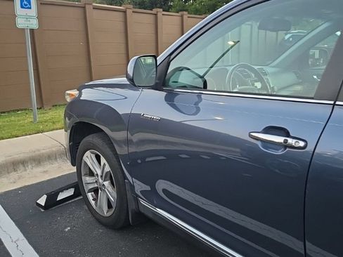 Used 2013 Toyota Highlander Limited FWD image 9
