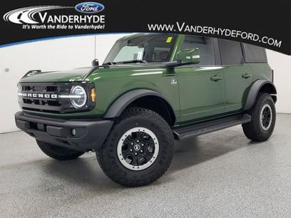 New 2025 Ford Bronco Outer Banks w/ Sasquatch Package