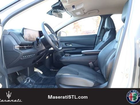 Used 2023 Nissan Ariya FWD image 11