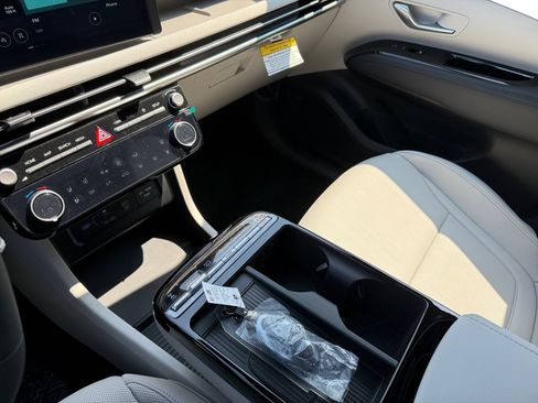 New 2025 Hyundai Tucson Limited image 13