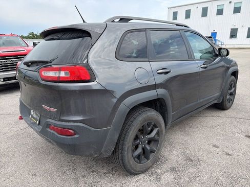 Used 2015 Jeep Cherokee Trailhawk AWD/4WD image 3