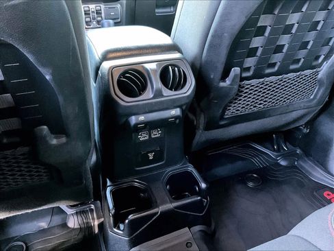 Used 2022 Jeep Wrangler Unlimited Rubicon image 37