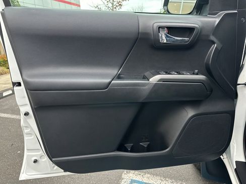 Certified 2022 Toyota Tacoma TRD Off-Road image 11