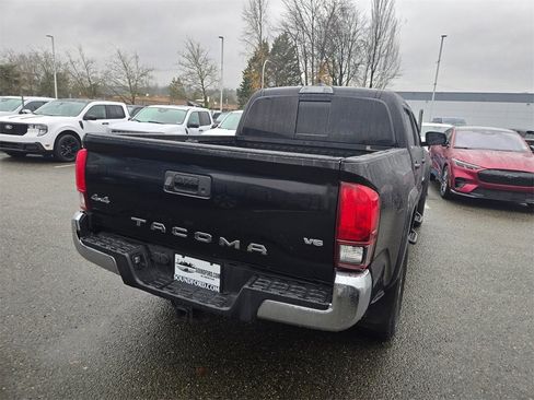 Used 2018 Toyota Tacoma 4x4 Double Cab image 5