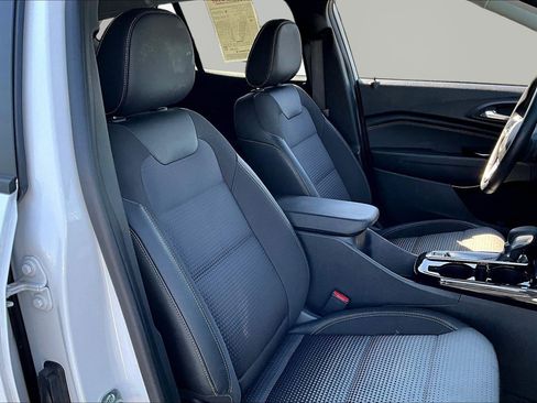 Used 2025 Chevrolet Trax LT w/ Driver Confidence Package FWD image 29