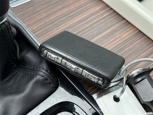 Used 2021 Volvo XC60 T5 Momentum w/ Climate Package image 28