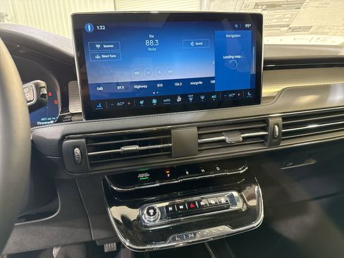 New 2025 Lincoln Corsair Premiere w/ Equipment Group 101A image 17