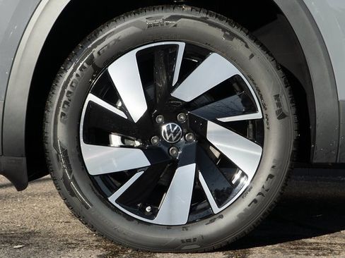 New 2025 Volkswagen Atlas Cross Sport SEL image 7