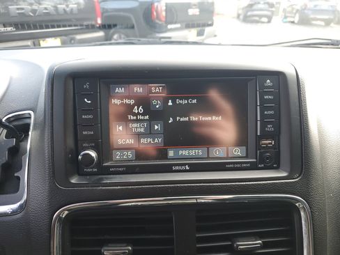 Used 2017 Dodge Grand Caravan SXT image 22