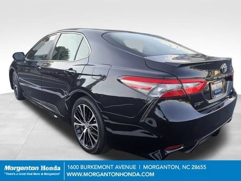 Used 2018 Toyota Camry SE w/ Moonroof Package FWD image 6