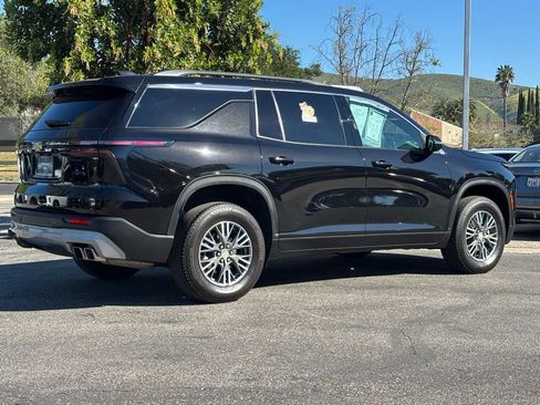 Used 2024 Chevrolet Traverse LT w/ Trailering Package FWD image 4