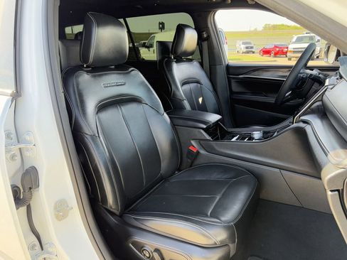 Used 2024 Jeep Grand Cherokee L Overland w/ Rear Seat Video Group I image 31