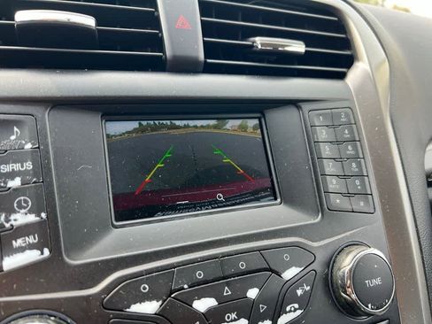 Used 2017 Ford Fusion SE image 24