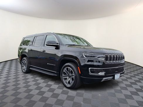 Used 2024 Jeep Wagoneer L Series II w/ Flexible Seating Group AWD/4WD image 1