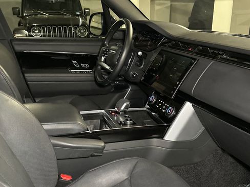 Used 2023 Land Rover Range Rover Long Wheelbase SE AWD/4WD image 14