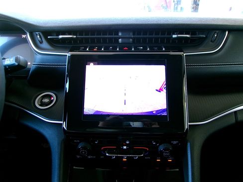 Used 2023 Jeep Grand Cherokee Laredo w/ Luxury Tech Group I AWD/4WD image 16