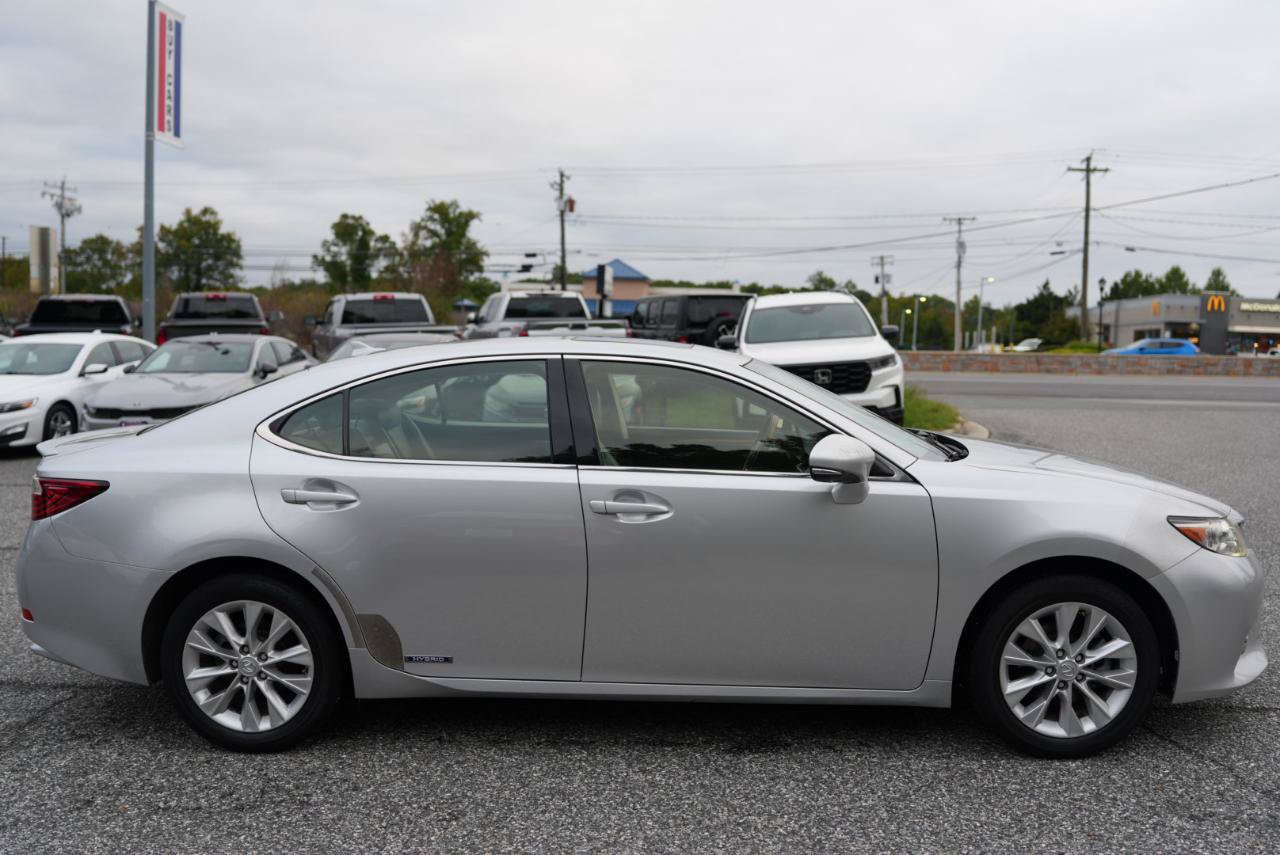Used 2013 Lexus ES 300h w/ Luxury Pkg FWD image 5