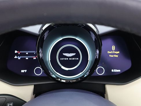 Used 2022 Aston Martin V8 Vantage Roadster RWD image 29