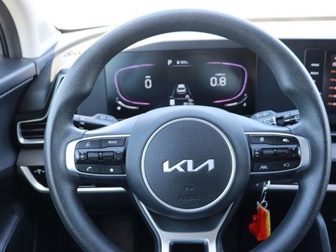Used 2025 Kia Sportage LX FWD image 18