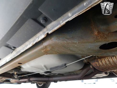 Used 2003 Lincoln Town Car Executive image 26