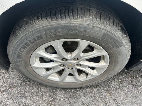Used 2019 Chevrolet Equinox LT w/ LPO, Blackout Package FWD image 10