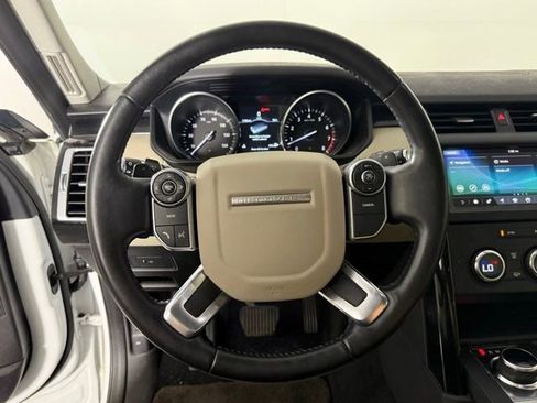 Used 2018 Land Rover Discovery SE AWD/4WD image 17