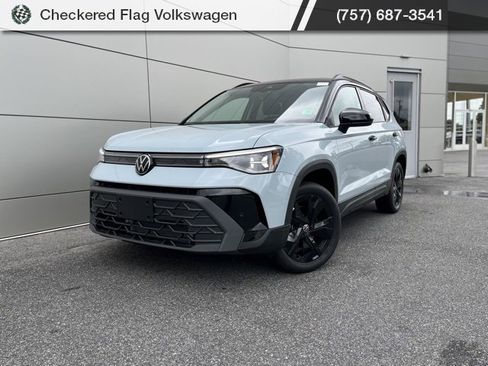 New 2025 Volkswagen Taos SE image 1