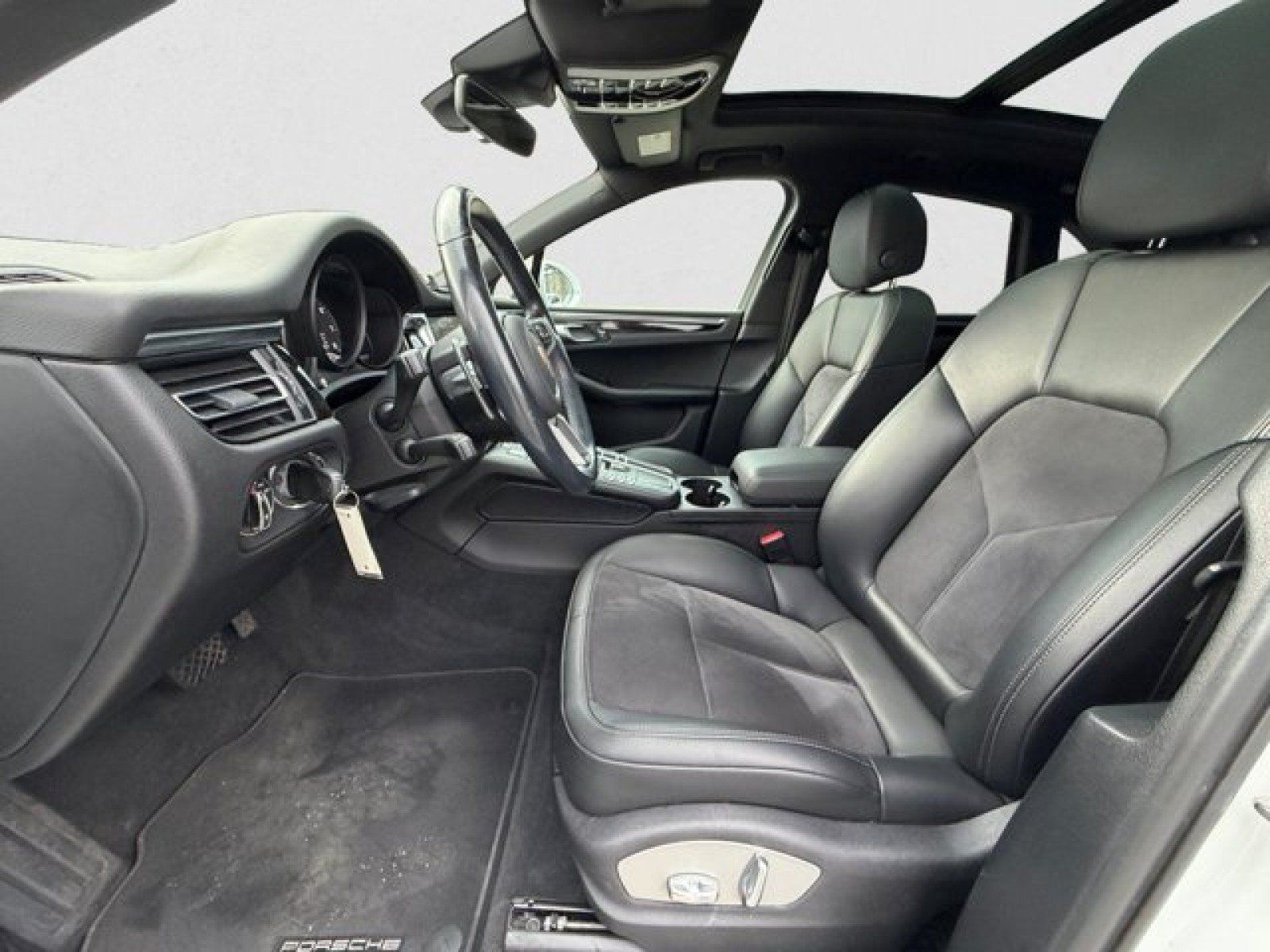 Used 2021 Porsche Macan AWD/4WD image 10