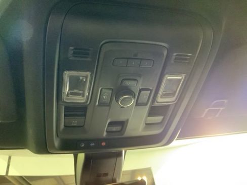 Used 2021 Chevrolet Suburban High Country w/ Premium Package image 33