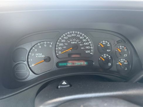 Used 2004 Chevrolet Avalanche LS image 2