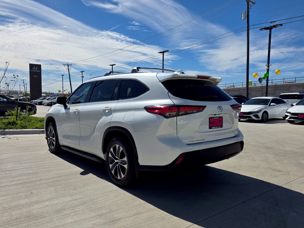 Used 2021 Toyota Highlander XLE FWD image 10