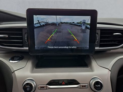 Used 2023 Ford Explorer XLT w/ Equipment Group 202A AWD/4WD image 19