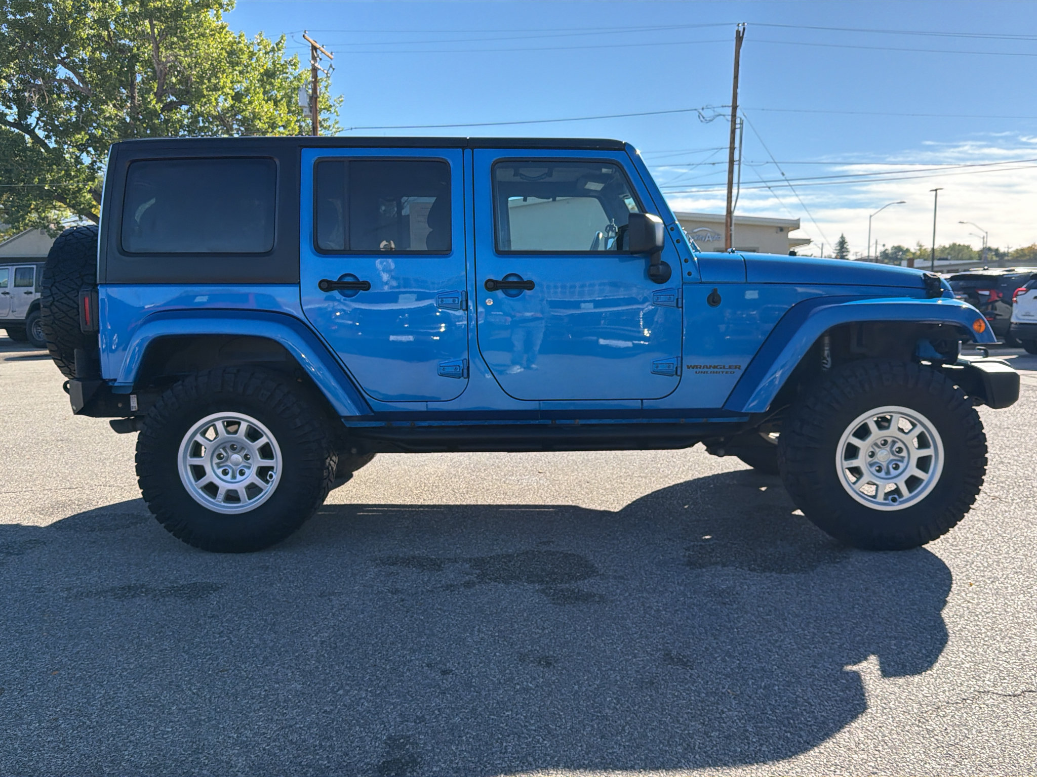 Used 2016 Jeep Wrangler Unlimited Sahara AWD/4WD image 6