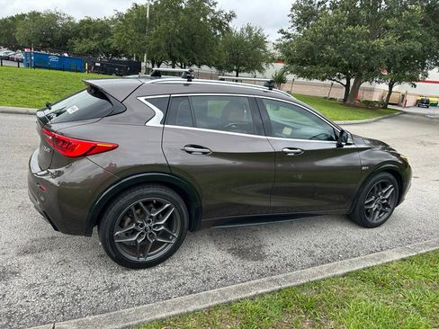 Used 2017 INFINITI QX30 Premium w/ Navigation Package FWD image 6