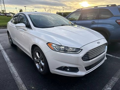 Used 2014 Ford Fusion SE w/ Equipment Group 201A FWD image 2