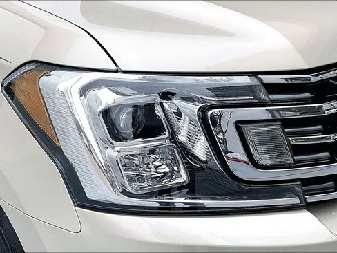 Used 2018 Ford Expedition XLT image 30