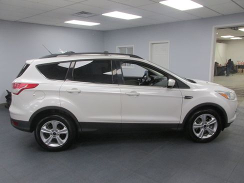 Used 2014 Ford Escape SE w/ Equipment Group 201A image 4