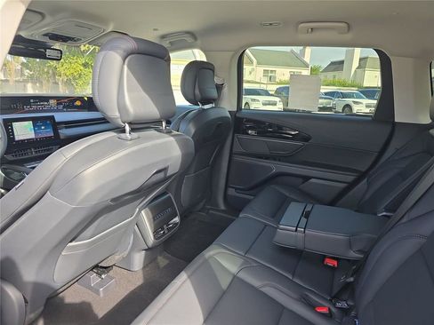 New 2026 Lincoln Nautilus Premier image 9