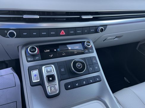 Used 2024 Hyundai Palisade Calligraphy image 10