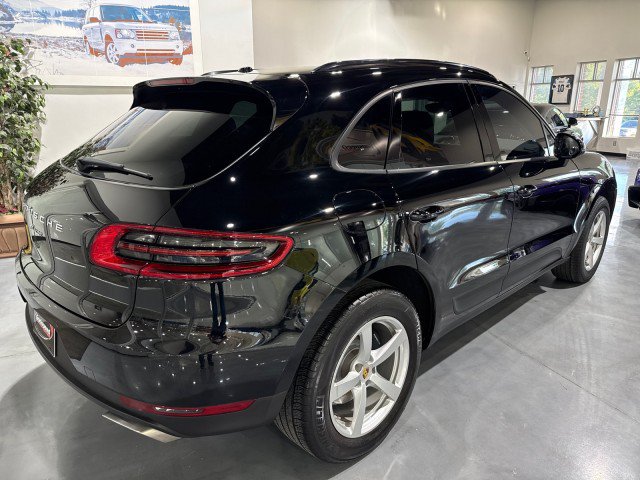 Used 2018 Porsche Macan AWD/4WD image 28