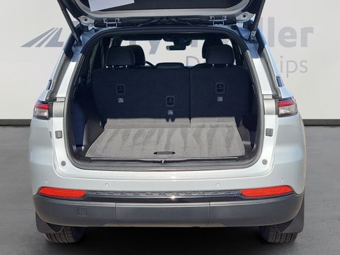 New 2025 Jeep Grand Cherokee Altitude image 27