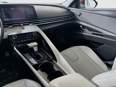 Used 2024 Hyundai Elantra Limited image 24