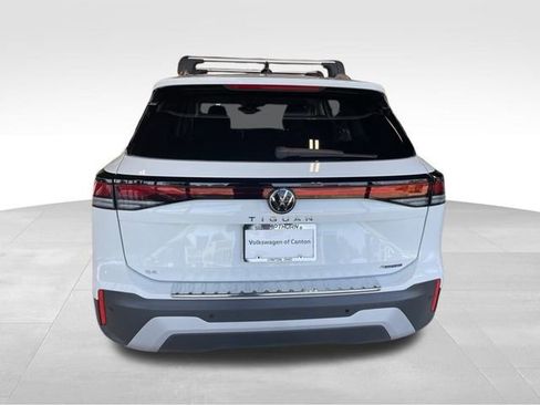New 2025 Volkswagen Tiguan SE image 6