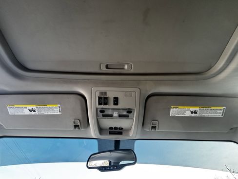 Used 2014 Chevrolet Suburban LT image 3