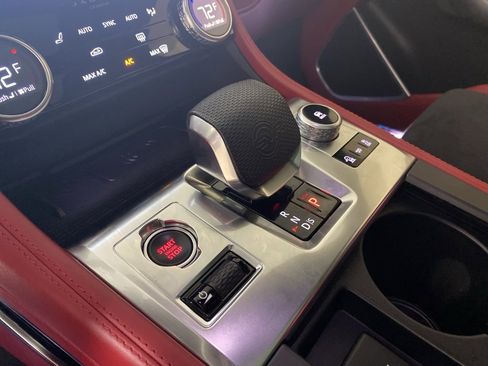 Used 2021 Jaguar F-PACE SVR image 22