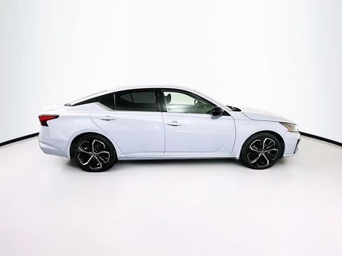 Used 2024 Nissan Altima 2.5 SR FWD image 10