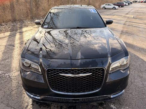 Used 2018 Chrysler 300 S w/ 300S Premium Group image 7