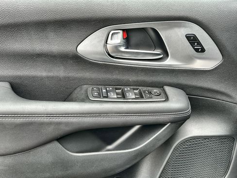 New 2026 Chrysler Pacifica Limited w/ S Appearance Package image 15